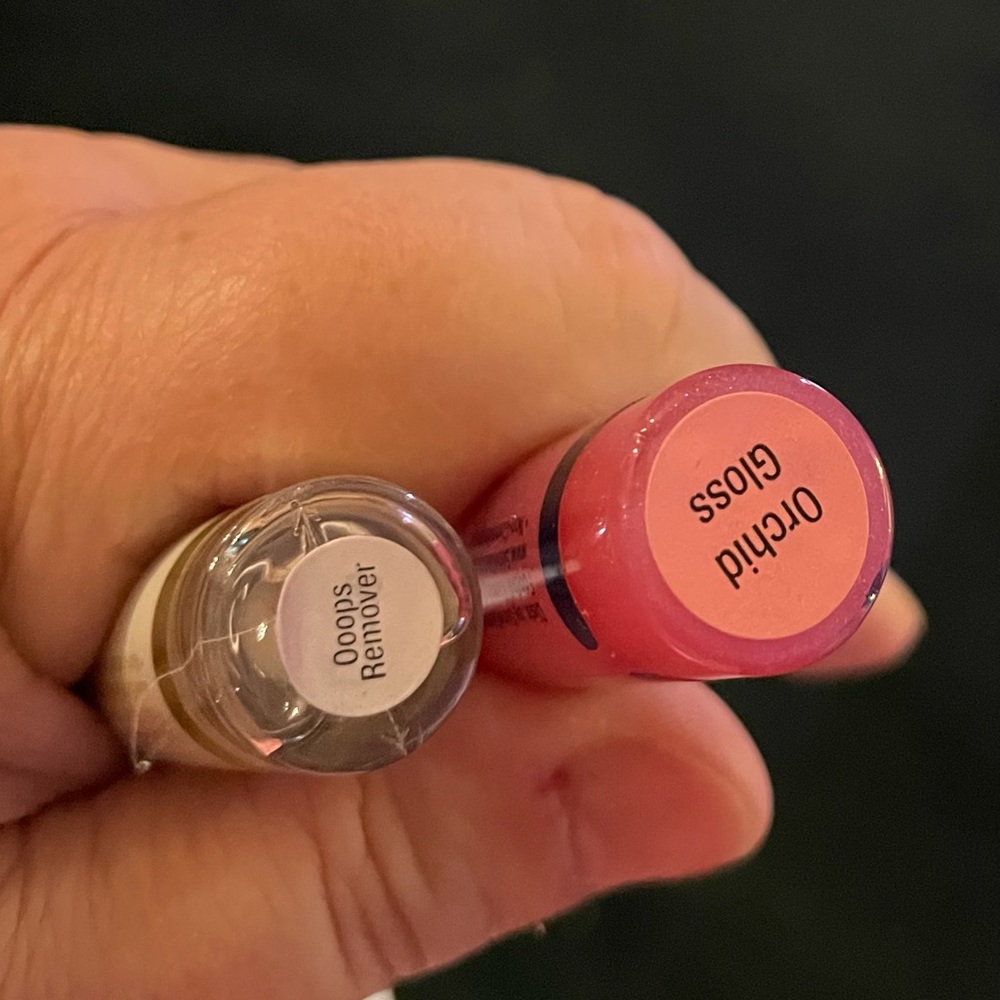 Lipsense various colors. All have seals in tack
